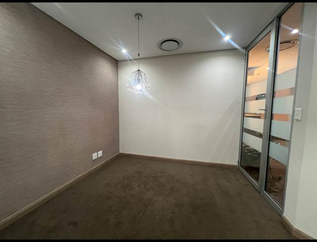 139M² OFFICE TO LET IN ROSEBANK
