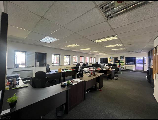 194M² OFFICE TO LET IN HYDE PARK