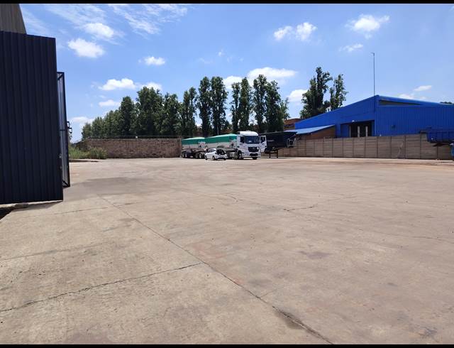3,200M² WAREHOUSE TO LET IN GERMISTON SOUTH