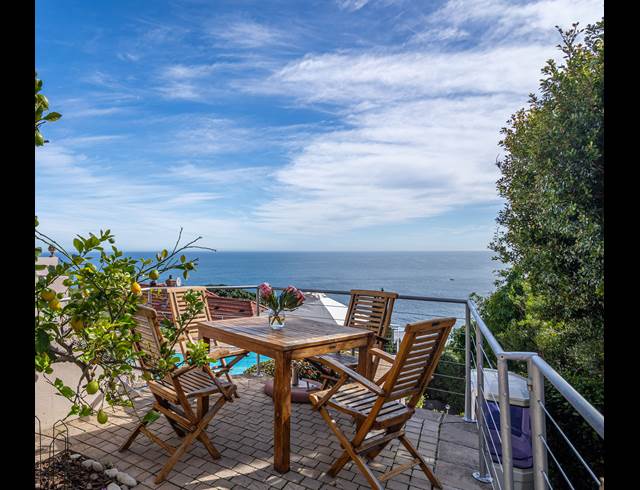 2 BEDROOM APARTMENT TO LET IN BANTRY BAY