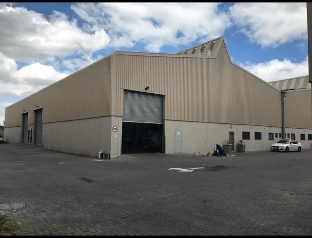 725M² WAREHOUSE RENTED IN EPPING INDUSTRIAL