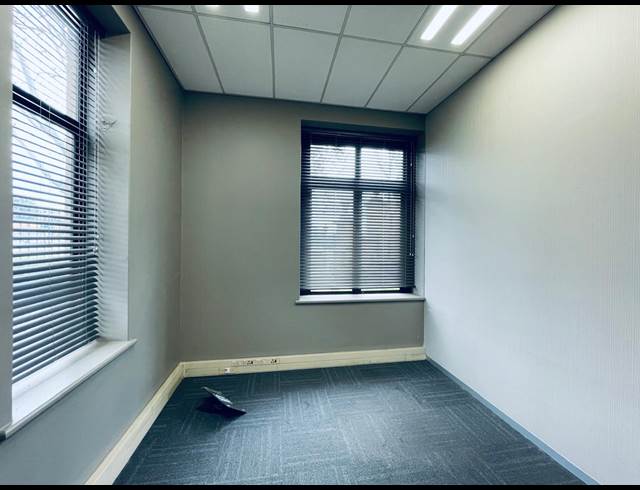 508M² OFFICE TO LET IN MAGALIESSIG