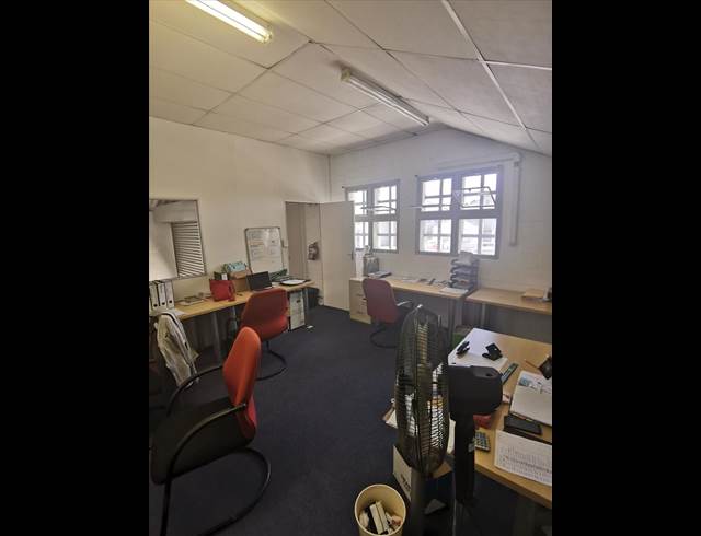 234M² WAREHOUSE TO LET IN AIRPORT INDUSTRIA