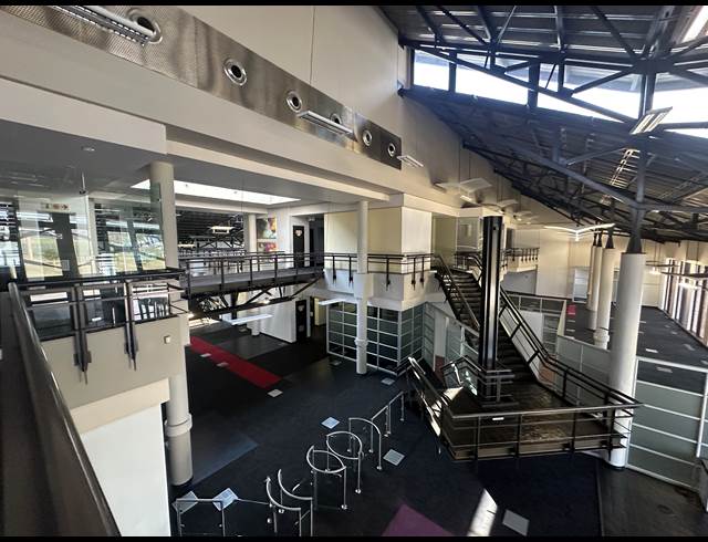 3,888M² OFFICE TO LET IN LONGMEADOW