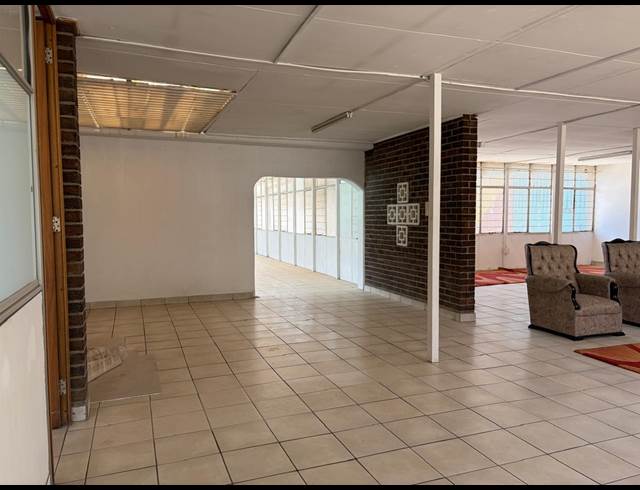 300M² WAREHOUSE TO LET IN WEST TURFFONTEIN