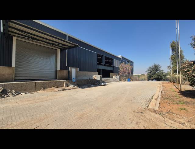 2,500M² WAREHOUSE TO LET IN ANDERBOLT