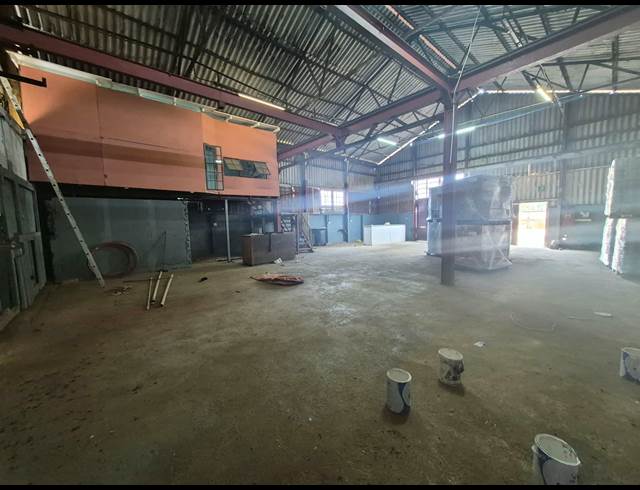 240M² WAREHOUSE TO LET IN LUIPAARDSVLEI