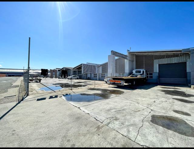 7,864M² WAREHOUSE TO LET IN NEW GERMANY