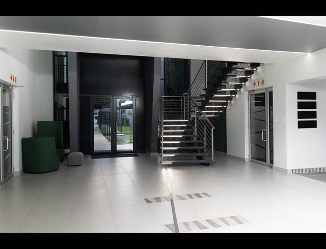 586M² OFFICE TO LET IN VORNA VALLEY
