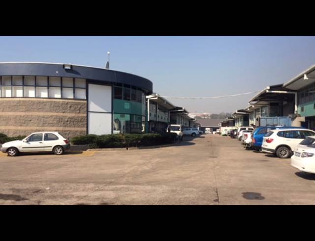 1,616M² WAREHOUSE TO LET IN RED HILL
