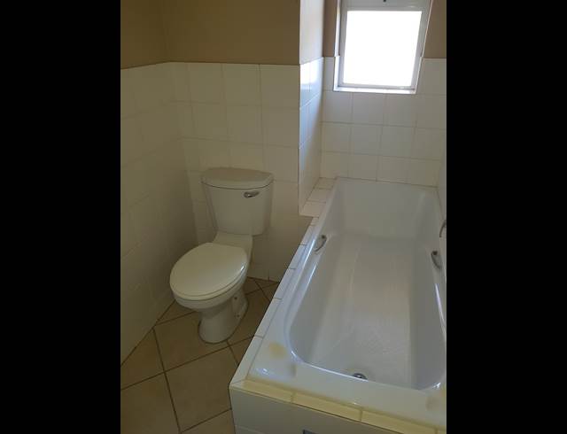 2 bed property to rent in RHODESFIELD