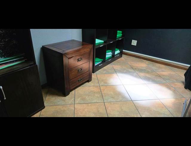 BUSINESS PROPERTY TO RENT IN FARRAR PARK