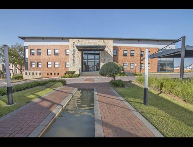 939M² SHOWROOM TO LET IN PAULSHOF