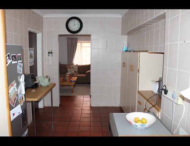 2 bed property to rent in VAN RIEBEECK PARK