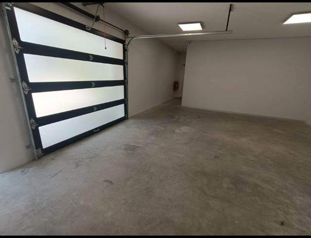 BUSINESS PROPERTY TO RENT IN HALFWAY HOUSE