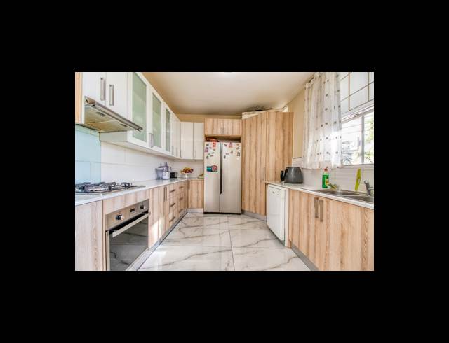 3 BEDROOM APARTMENT TO LET IN SANDTON CENTRAL