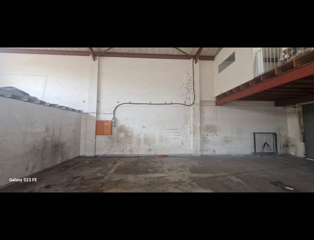 280M² WAREHOUSE TO LET IN TROYEVILLE