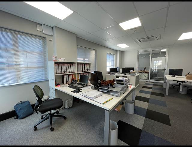425M² OFFICE TO LET IN BRYANSTON