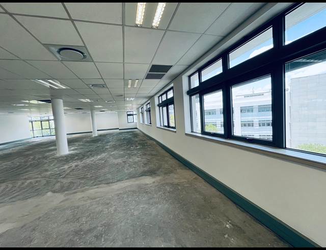 1,160M² OFFICE TO LET IN WATERFALL