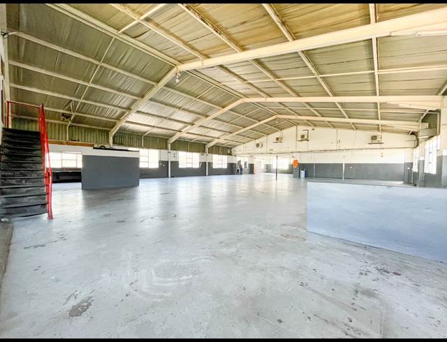 1,120M² WAREHOUSE TO LET IN NEW GERMANY