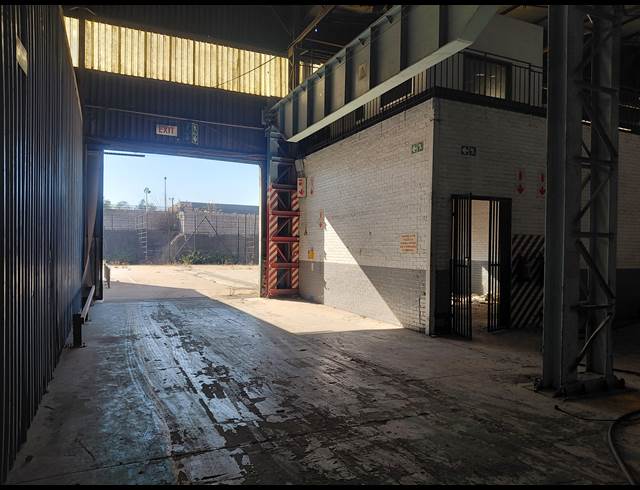 12,000M² FACTORY TO LET IN CLAYVILLE