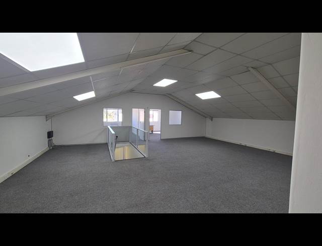 270M² OFFICE TO LET IN DIEP RIVER