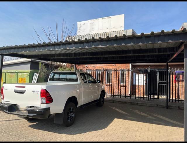 258M² WAREHOUSE TO LET IN OOS EINDE