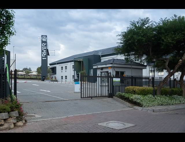 586M² OFFICE TO LET IN VORNA VALLEY