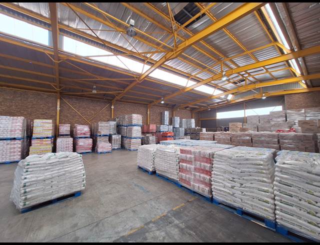 1,300M² WAREHOUSE TO LET IN ROBERTVILLE