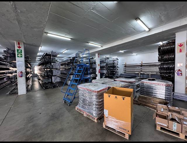 1,083M² WAREHOUSE TO LET IN BRIARDENE