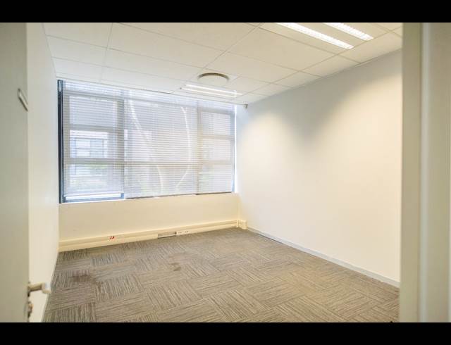 866M² OFFICE TO LET IN PARKHAVEN