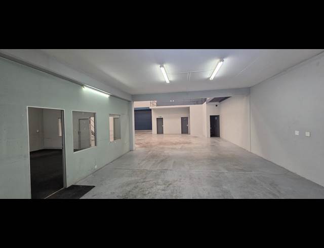 720M² WAREHOUSE TO LET IN RIVERSIDE PARK