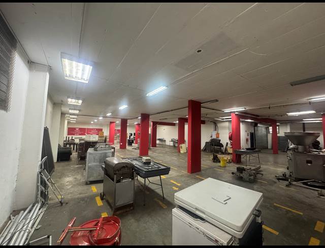 1,200M² WAREHOUSE TO LET IN WYNBERG