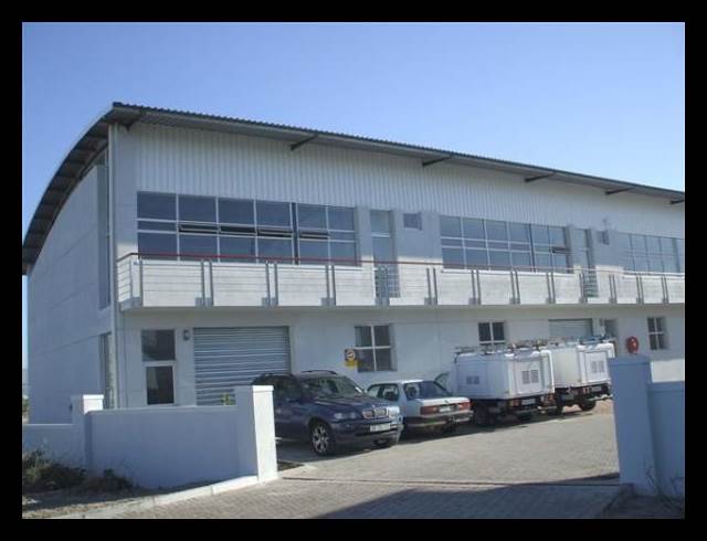 304M² WAREHOUSE RENTED IN CAPRICORN