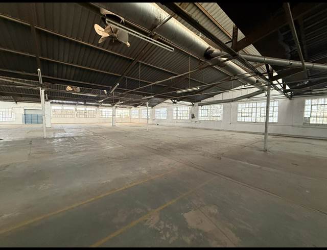 1,159M² WAREHOUSE TO LET IN INDUSTRIA
