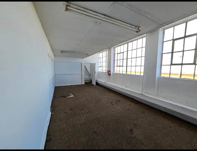 154M² WAREHOUSE TO LET IN STEELEDALE