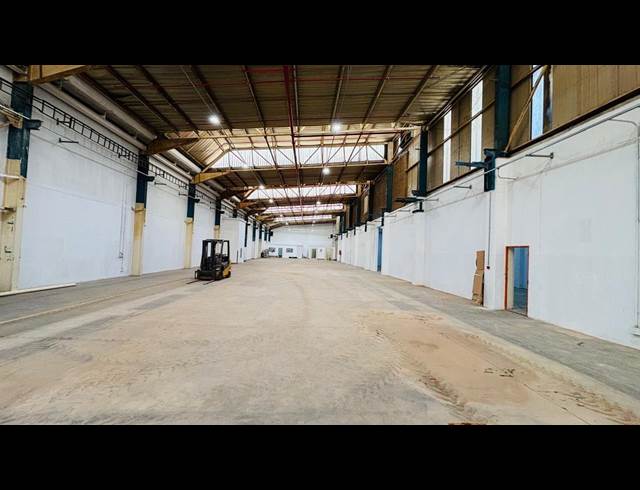 2,422M² WAREHOUSE TO LET IN CHAMDOR