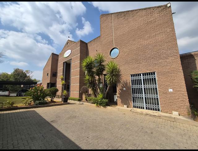 1,759M² OFFICE TO LET IN ALLANDALE