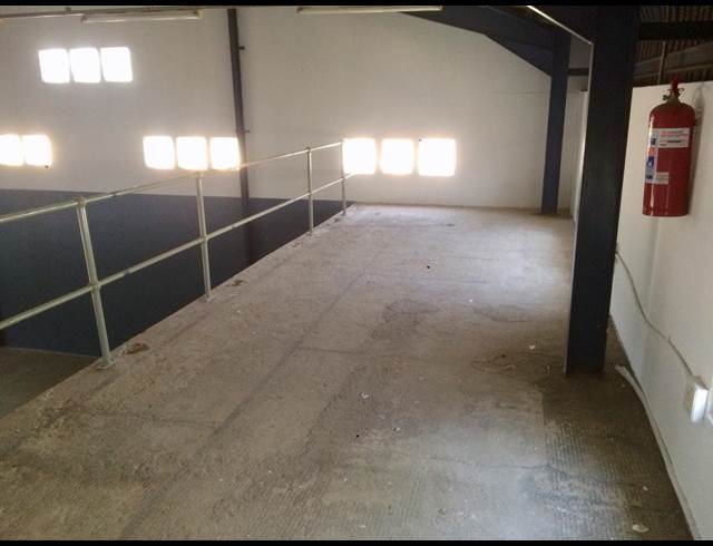 190M² WAREHOUSE TO LET IN LASER PARK