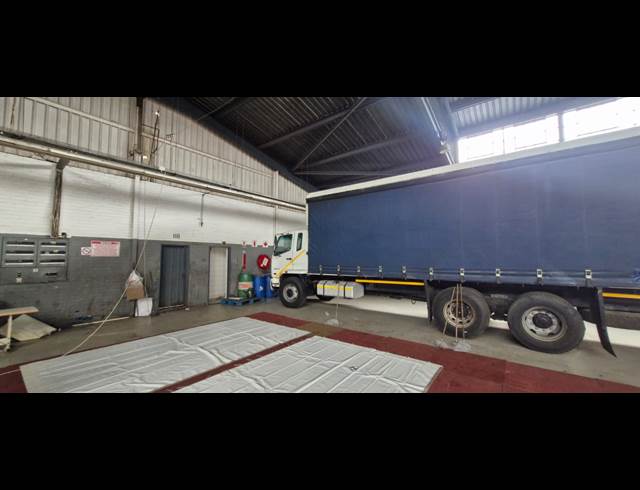 3,029M² WAREHOUSE TO LET IN CITY & SUBURBAN