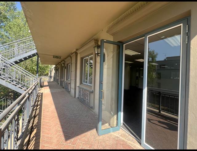 249M² OFFICE TO LET IN HYDE PARK