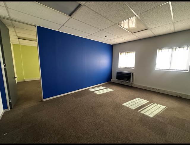 2,000M² OFFICE TO LET IN MEADOWDALE