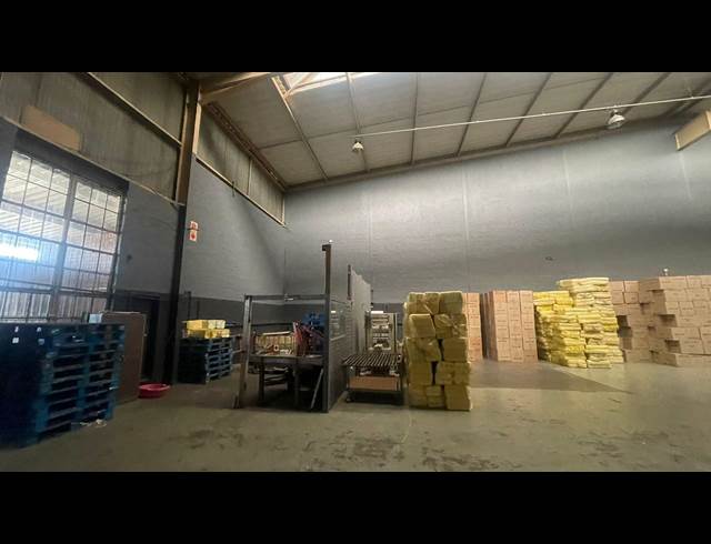 780M² WAREHOUSE TO LET IN EAST LYNNE