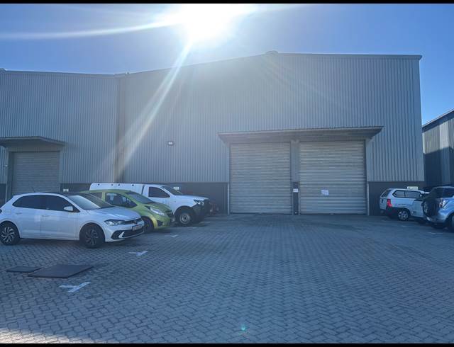 1,036M² WAREHOUSE TO LET IN FIRGROVE