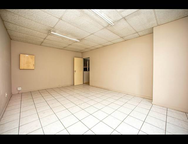 1,500M² WAREHOUSE TO LET IN WYNBERG
