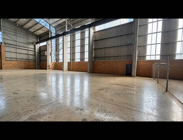 1,000M² WAREHOUSE TO LET IN TUNNEY