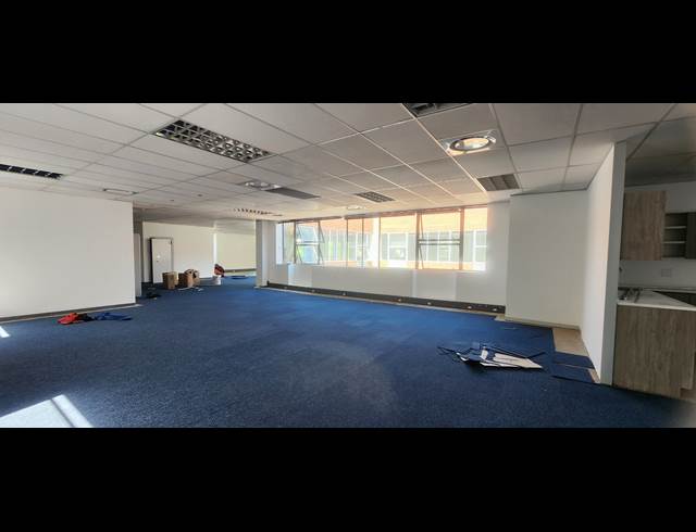 1,018M² OFFICE TO LET IN PARKTOWN