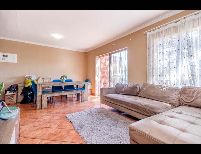 2 BEDROOM APARTMENT RENTED IN WILGEHEUWEL