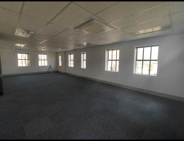 469M² OFFICE TO LET IN BRYANSTON