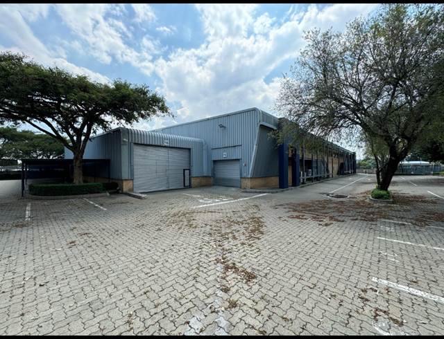 5,770M² WAREHOUSE TO LET IN FLORIDA GLEN